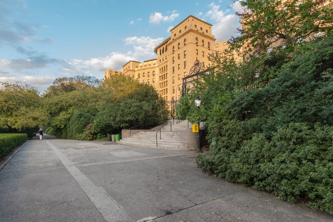 429 East 80th Street in New York, NY - Foto de edificio - Floor Plan