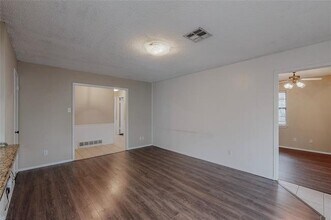1006 Meadowbrook Dr in Grapevine, TX - Building Photo - Building Photo