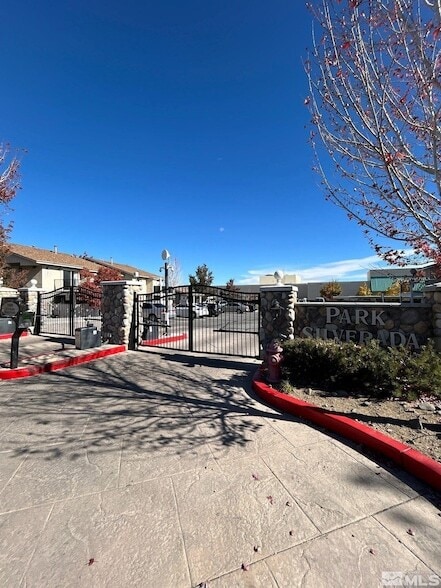 2000 Silverada Blvd in Reno, NV - Foto de edificio - Building Photo