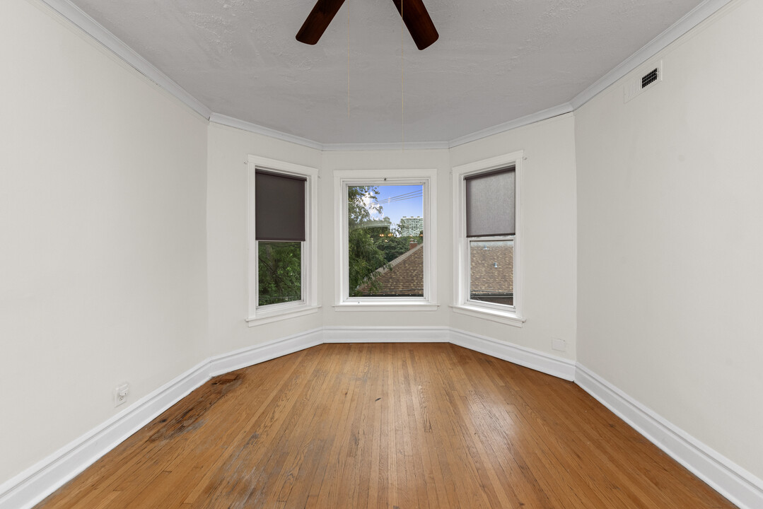 1318 W Catalpa Ave in Chicago, IL - Building Photo