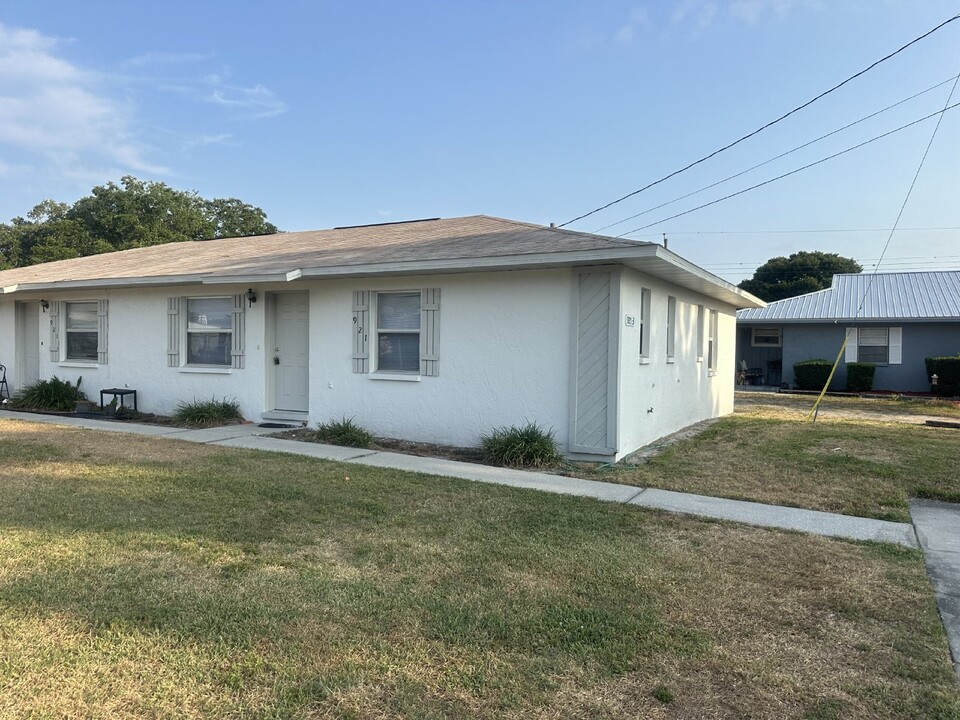 921 Shirley Ann Trail in Lakeland, FL - Foto de edificio