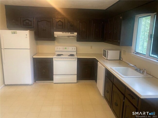 1840 Shepard Ave in Hamden, CT - Building Photo - Building Photo