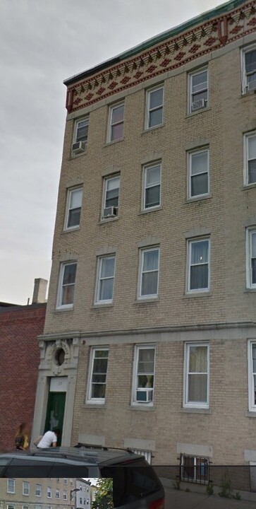 117 Orleans St, Unit 1 in Boston, MA - Building Photo