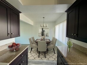 444 W Regent St in Inglewood, CA - Foto de edificio - Building Photo