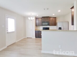 676 Yearwood Ln, Unit 329 in Jarrell, TX - Building Photo - Building Photo