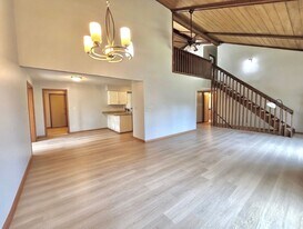 6864 Hallmark Dr in Eden Prairie, MN - Building Photo