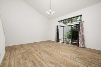 113 W Tearose Ave in McAllen, TX - Building Photo - Building Photo