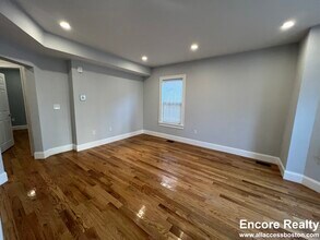 374 Beacon St, Unit #1 in Somerville, MA - Building Photo - Building Photo