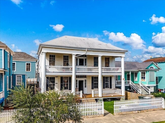1524 Mechanic St, Unit 5 in Galveston, TX - Foto de edificio - Building Photo