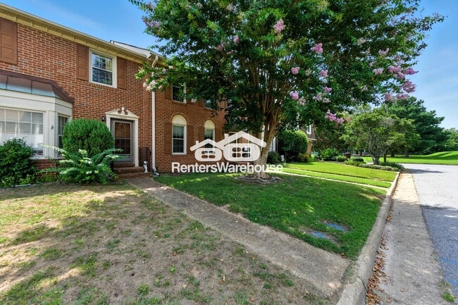 1004 Tottenham Ln in Virginia Beach, VA - Foto de edificio - Building Photo