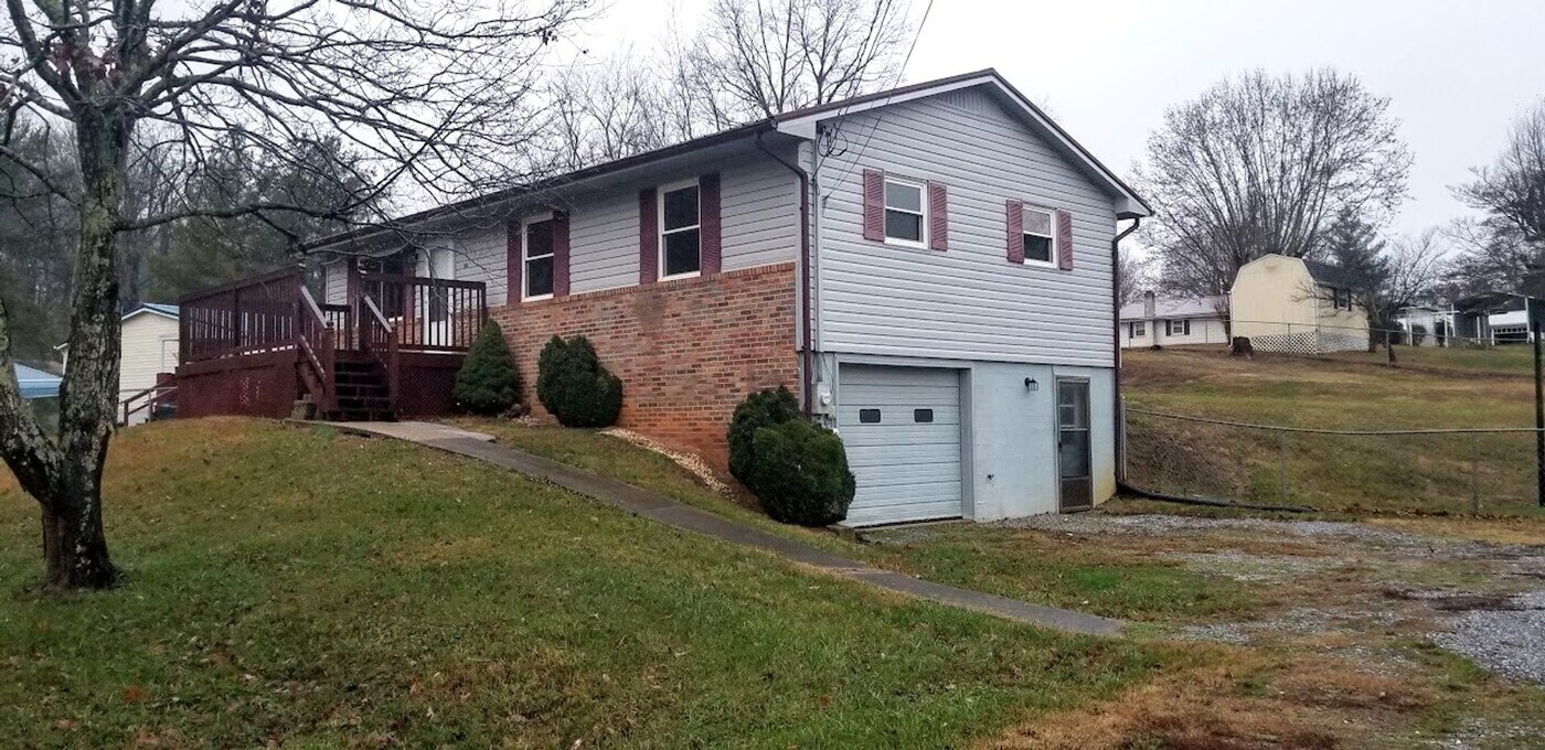 60 Lorraine St in Greeneville, TN - Building Photo