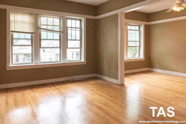 5109 N Winchester Ave, Unit 2 in Chicago, IL - Foto de edificio - Building Photo