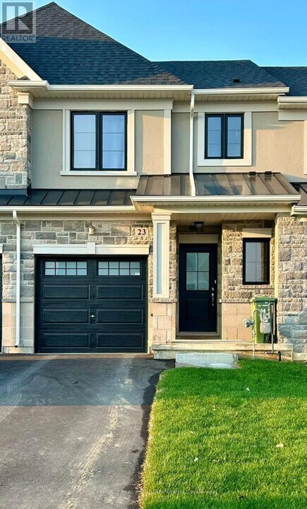 23 Genoa Dr in Hamilton, ON - Building Photo