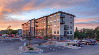 Lookout on Cragmor | Student Housing Apartments