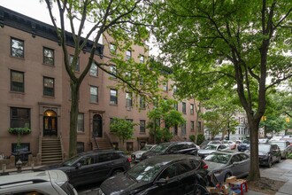 375 Clinton St in Brooklyn, NY - Foto de edificio - Building Photo