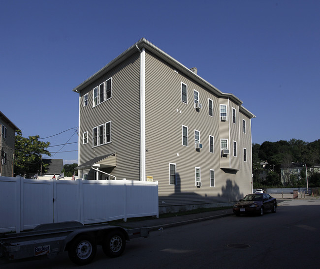 233 Canterbury St in Worcester, MA - Building Photo - Building Photo