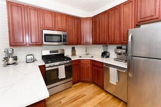 109 Jackson St in Hoboken, NJ - Building Photo - Building Photo