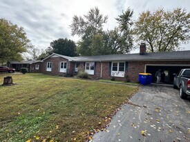 519 Meadowlawn Dr in Franklin, KY - Building Photo