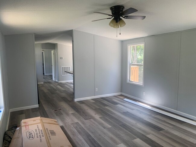 468 Lake Dr in Richlands, NC - Building Photo - Building Photo