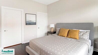 1222 W Madison St, Unit 302 in Chicago, IL - Foto de edificio - Building Photo