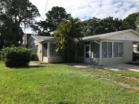 2916 24th St W in Bradenton, FL - Building Photo