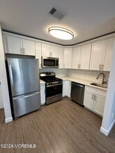 76 Des Moines Ct in Tinton Falls, NJ - Building Photo - Building Photo