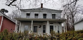 24-26-26 Oak St in Rhinebeck, NY - Building Photo