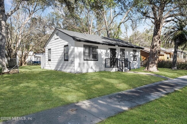 property at 3173 3rd St Cir S