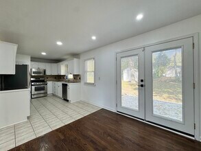 2226 W 74th Ter in Prairie Village, KS - Building Photo - Building Photo