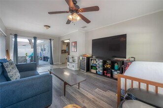 2523 Lake Ellen Cir in Tampa, FL - Building Photo - Building Photo