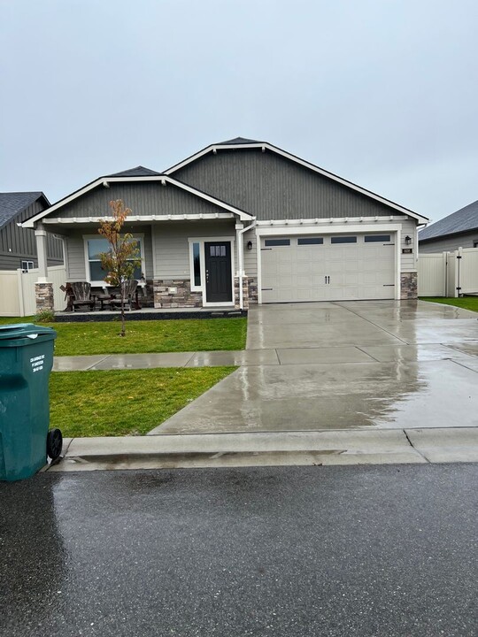 608 W Brundage Way in Hayden, ID - Building Photo
