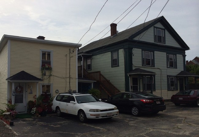 48 Central St in Southbridge, MA - Foto de edificio - Building Photo