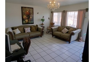 Pacific Gardens Apartments in Bakersfield, CA - Foto de edificio - Interior Photo