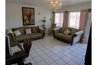 Pacific Gardens Apartments in Bakersfield, CA - Building Photo - Interior Photo