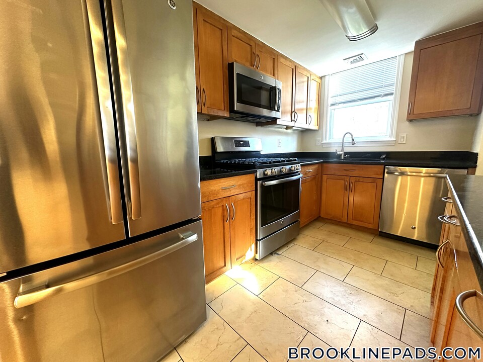 595 VFW Parkway in Boston, MA - Building Photo
