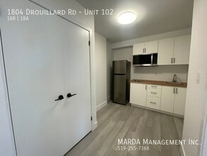 1804 Drouillard Rd in Windsor, ON - Building Photo - Building Photo