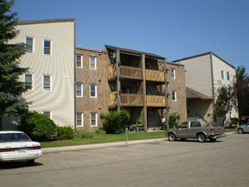 Bristol Park in Grand Forks, ND - Foto de edificio