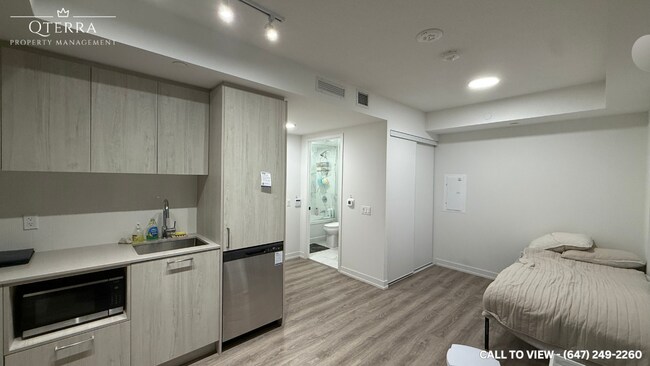 195 Commerce St in Vaughan, ON - Building Photo - Building Photo