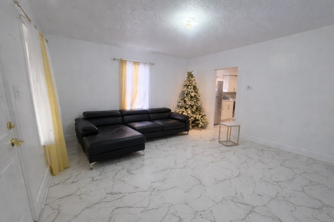 property at 307 E Oak St