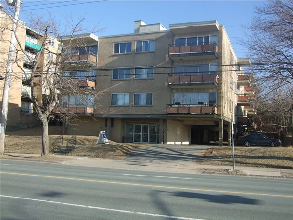 7137 Quinpool in Halifax, NS - Building Photo