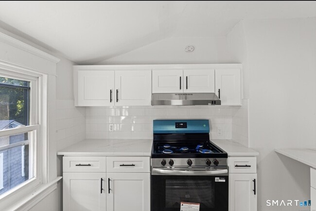 541 Savin Ave in West Haven, CT - Building Photo - Building Photo