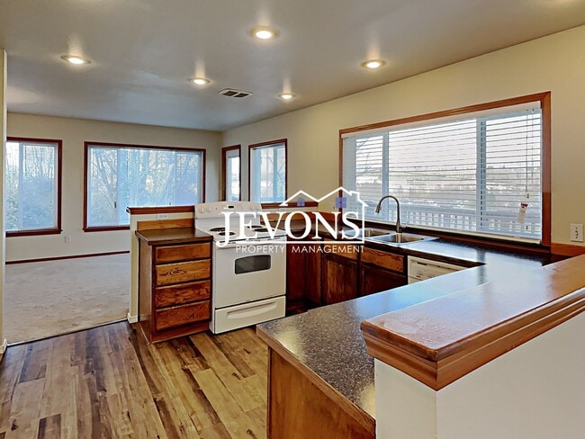 10709 Roseberg Ave S in Tukwila, WA - Building Photo - Building Photo