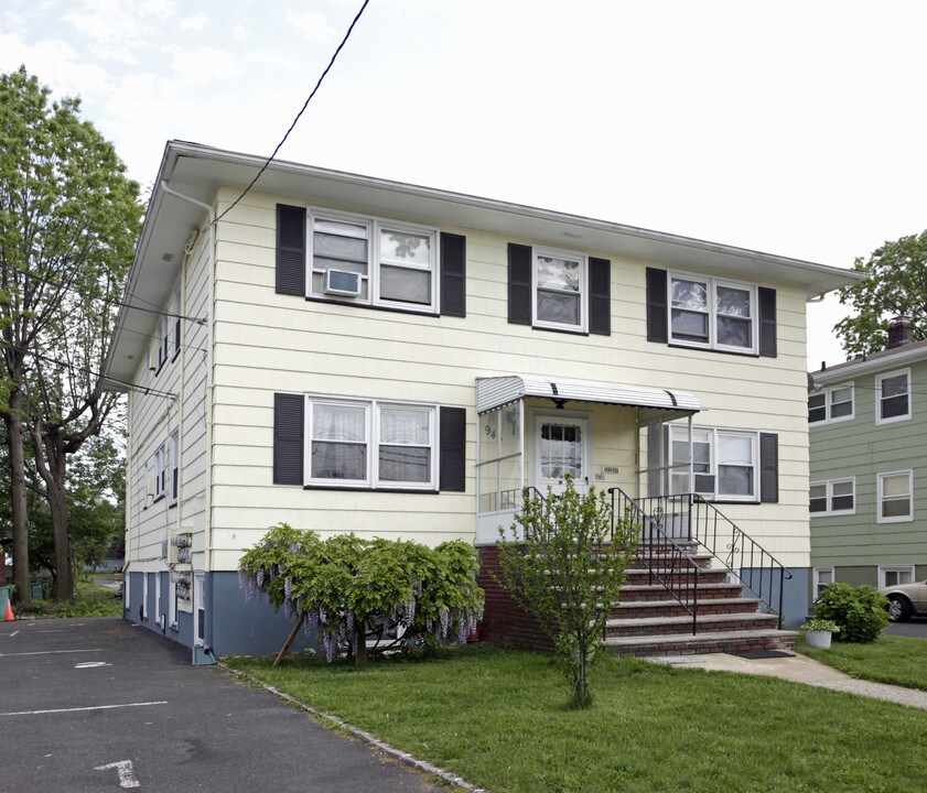 945 Savitt Pl in Union, NJ - Building Photo