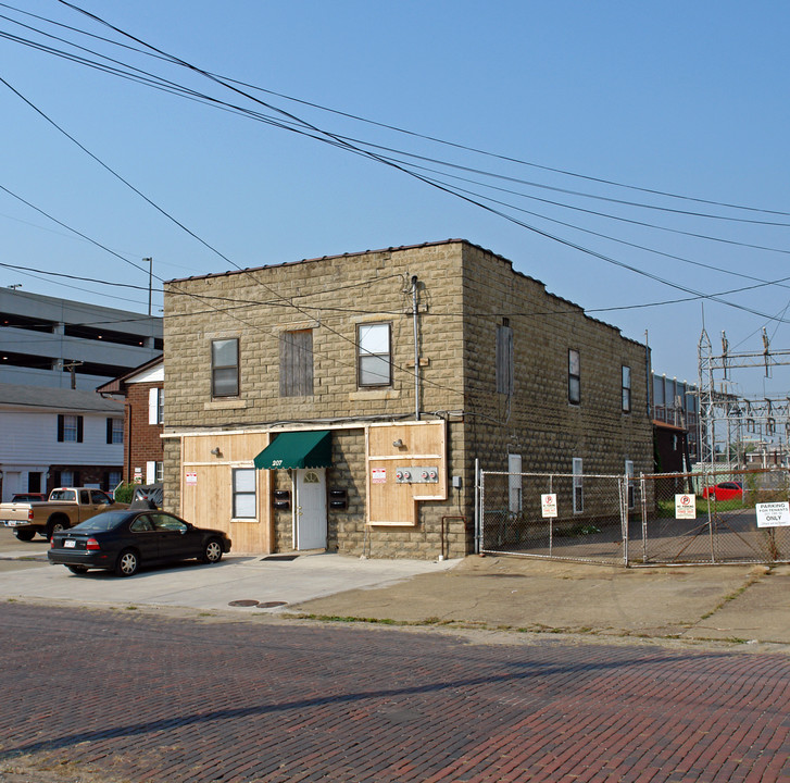 207 19th St in Huntington, WV - Building Photo