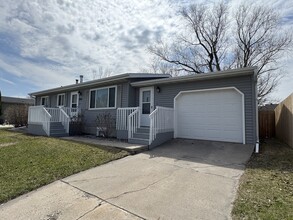 825 11th Ave W in West Fargo, ND - Foto de edificio - Building Photo