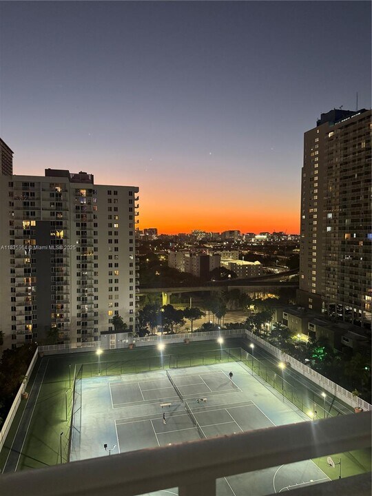 800 N Miami Ave, Unit # E-1710 in Miami, FL - Foto de edificio