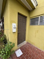 2035 Dewey St in Hollywood, FL - Building Photo