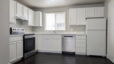 8436 Delridge Way SW, Unit 2 in Seattle, WA - Foto de edificio - Building Photo