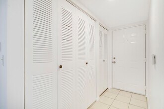 4151 San Marino Blvd in West Palm Beach, FL - Foto de edificio - Building Photo