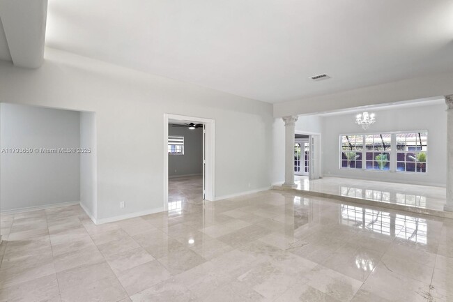 80 Shore Dr W in Miami, FL - Building Photo - Building Photo